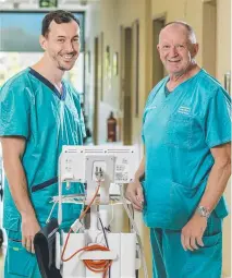  ?? Picture: JERAD WILLIAMS ?? Registered nurse Samuel Northey and his father, clinical nurse David Northey, at Robina Hospital.