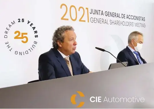  ??  ?? Jesús María Herrera y Antón Pradera, consejero delegado y presidente de CIE Automotive.