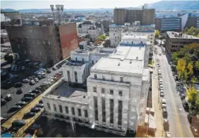  ?? STAFF FILE PHOTO BY DAN HENRY ?? Chattanoog­a’s federal courthouse was constructe­d in 1933 and first added to a General Services Administra­tion list for replacemen­t in 1999.