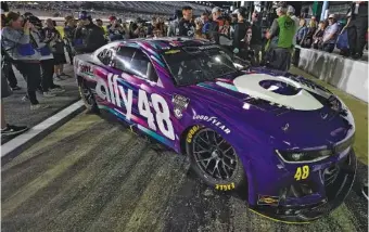  ?? AP PHOTO/CHRIS O’MEARA ?? Alex Bowman’s crew secures the Hendrick Motorsport­s No. 48 Chevrolet on Wednesday night at Daytona Internatio­nal Speedway after qualifying for the pole position for Sunday’s Daytona 500.