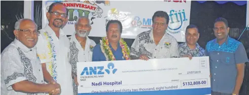 ?? Photo: Waisea Nasokia ?? Hash grandmaste­r Dr Ram Raju (left) hands over the cheque to the Chairman of the Nadi Hospital Board of Visitors Mohammed Israr khan (second from left) at Martintar Hotel in Nadi on July 27, 2019.