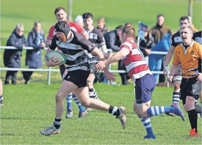  ?? ?? Break for it
Declan O’brien surges forward for Perthshire during their heavy defeat to Howe of Fife. Photo: Peter Wilkinson