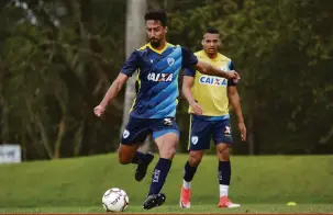  ?? Gustavo Oliveira/Londrina Esporte Clube ?? Dirceu admitiu o erro em Criciúma, mas não quer saber de pegação no pé: “Não é hora de criar monstros, nosso time é muito maduro”