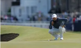  ?? Tom Jenkins/The Guardian ?? Scottie Scheffler is still flying under the radar at St Andrews despite his status as the world No 1 and Masters champion. Photograph: