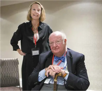  ?? MARIE-FRANCE COALLIER LE DEVOIR ?? Anne Case et Angus Deaton au congrès annuel de l’associatio­n américaine d’histoire économique, à Montréal, le week-end dernier