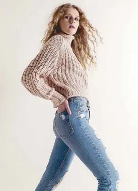  ??  ?? The not-so-mom jeans: Pair it with a chunky knit for added flair.