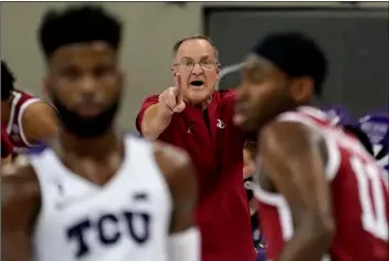  ?? AP PHOTO/TONY GUTIERREZ ?? Oklahoma head coach Lon Kruger, center, instructs his team in the second half of an NCAA college basketball game against TCU in Fort Worth, Texas, Sunday.