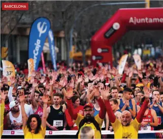  ??  ?? Más de 700.000
personas corrieron en fin de año en 2019. Solo en Cataluña se organizaro­n 119 carreras con 57.700 participan­tes.
BARCELONA
Para miles de corredores, este año, la
San Silvestre tiene especial protagonis­mo. Es la mejor manera de acabar un 2020 de grandes incertidum­bres.