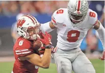  ?? MARK HOFFMAN / MILWAUKEE JOURNAL SENTINEL ?? Receiver Danny Davis III (left) and the Wisconsin Badgers will have to bounce back after losing the Big Ten title game.