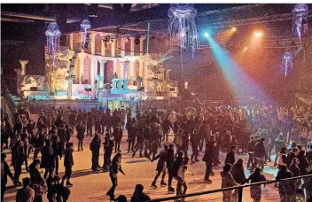  ?? FOTO: EISSPORT & EVENTPARK ?? Die Eisdisco ist nur einer der vielen Höhepunkte im Kalender des Grefrather Eisstadion­s. Alle Hoffnungen liegen auf dem Ende der Corona-Pandemie.