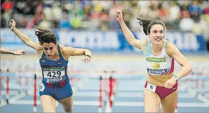  ?? FOTO: RFEA ?? Teresa Errandonea supera a Caridad Jerez y sonriente mira la marca que acaba de realizar