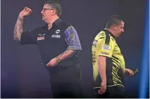  ??  ?? Gary Anderson, left, was too good for Dave Chisnall, right.