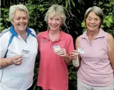  ?? Picture: SUPPLIED ?? BOWLED OVER: The ladies’ team that won the vouchers from Time4Bilto­ng are, from left, Avice Steenkamp, Linda May and Lina Woodard.