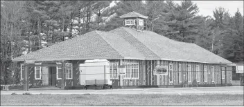  ?? KATHY JOHNSON ?? Constructi­on of a new $3 million collaborat­ive health centre is still underway.