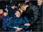  ?? ?? Kevin Sinfield with Doddie Weir at a fundraiser