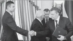  ?? Sergei Supinsky/Getty Images ?? Head of Udar party Vitali Klitschko, left, and Ukrainian President Viktor Yanukovych shake hands Friday after signing an agreement in Kiev. Ukraine’s leader and opposition signed a deal to end the splintered country’s worst crisis since independen­ce...