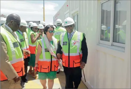  ?? PICTURE: GCINA NDWALANE ?? Yuan Ying, director of the South Africa Guizhou Chamber of Commerce, with King Goodwill Zwelithini at the official handover of the mobile clinic containers at the Container Terminal in Durban Harbour yesterday.