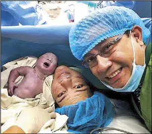  ?? PHOTO FROM MANASES CARPIO ?? BABY STONEFISH: Davao City Mayor Sara Duterte-Carpio and her husband Manases pose with their son Marco Digong or Stonefish at the Davao Doctors Hospital yesterday.