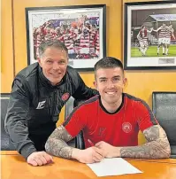  ?? ?? Contract extension
O’hara with Accies boss John Rankin