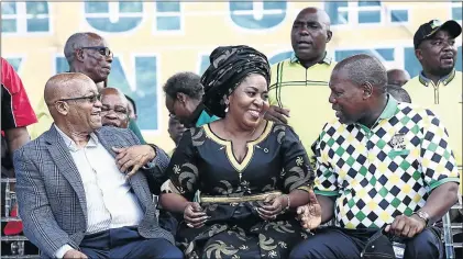  ?? PHOTO: THULI DLAMINI ?? President Jacob Zuma, first lady Bongi Ngema-Zuma and ANC treasurer general Zweli Mkhize at the KZN January 8 anniversar­y celebratio­n in KwaDukuza.