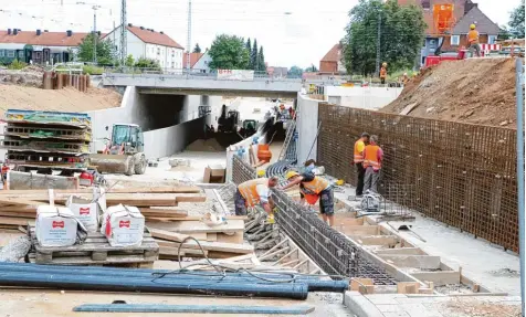  ?? Foto: René Lauer ?? Die Arbeiten an der Wemdinger Unterführu­ng sollen bis September abgeschlos­sen sein, sagt der Leiter des Nördlinger Tiefbauamt­s, Michael Bauhammer.