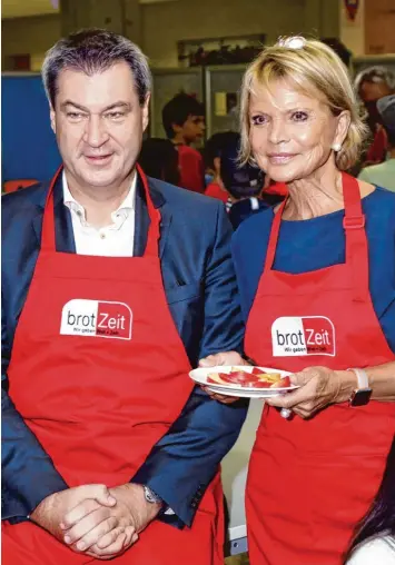  ?? Foto: Dave Bedrosian, imago ?? Die Schauspiel­erin Uschi Glas gründete den Verein „brotzeit“, der Kindern an Schulen ein Frühstück bereitet. Ministerpr­äsident Markus Söder kam auch schon vorbei.Glas:Glas:Glas:Glas:Glas: