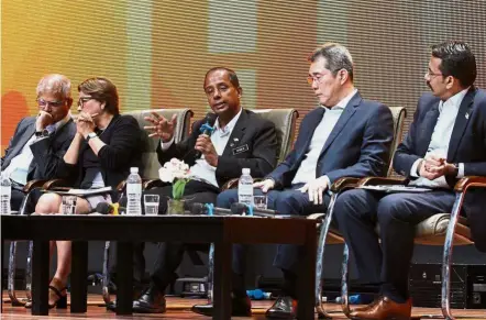  ??  ?? Moving ahead: (From left) HRDF board director J. Rasamy Manikkam, GOC chairman Tan Sri Rebecca Sta Maria, Kulasegara­n, HRDF board director Datuk Quah Thain Khan and HRDF chief executive Elanjelian Venugopal at the townhall meeting. By FATIMAH ZAINAL fatimah@thestar.com.my