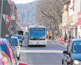  ?? FOTO: CCI, ?? Häufiger mit Bus und Bahn fahren: Das war das Ziel von „3mobil“. Das Vorhaben, die Mobilität im ländlichen Raum nachhaltig zu stärken, ist nun ausgebrems­t worden. Weil das Land sich weigerte, die Geschäftss­telle des Projektes zu fördern, wird...