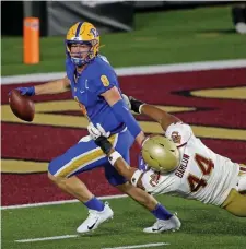  ?? Herald staFF File; right, stuart Cahill / herald staFF File ?? IN THE TRENCHES: Boston College defensive ends Marcus Valdez, left, and Brandon Barlow filled big shoes for the Eagles last season.