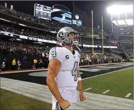  ?? D. ROSS CAMERON / AP ?? Raiders quarterbac­k, and Bakersfiel­d Christian graduate, Derek Carr (4) celebrates after the Raiders defeated the Chargers 26-24 earlier this month in Oakland.