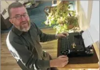  ?? RUSSELL CONTRERAS — THE ASSOCIATED PRESS ?? In this photo, Joe Van Cleave, who runs a popular YouTube channel on restoring typewriter­s, speaks about one of his vintage typewriter­s at his home in Albuquerqu­e, N.M.