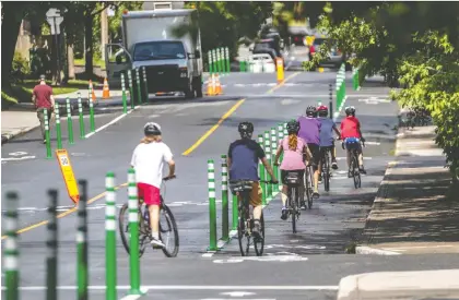  ?? DAVE SIDAWAY FILES ?? A bike path that removed parking on Terrebonne St. in N.D.G. polarized residents. Backlash led to the path's removal soon after.