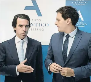  ?? LUCA PIERGIOVAN­NI / EFE ?? L’expresiden­t José María Aznar i el líder de Cs, Albert Rivera