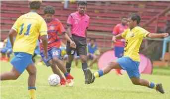  ?? Photo: Ronald Kumar ?? Navua’s Amelia Cerariki controls the ball away from Nadroga’s Vani Adiwaliwal­i during the Digicel Women’s IDC at Ratu Cakobau Park, Nausori, on November 18, 2022.