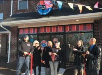  ?? DONNA ROVINS — DIGITAL FIRST MEDIA ?? DonutNV opened in Pottstown on Monday, Dec. 10, offering hot, made to order mini donuts. The new shop, located in the Hanover Square developmen­t, is owned by Amanda, far left, and Alex Gingold, with scissors. The opening featured a ribbon cutting.