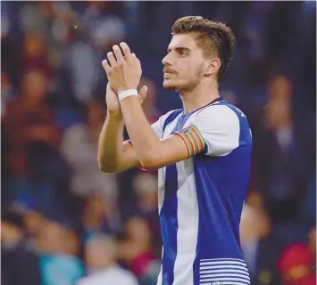  ??  ?? Rúben Neves capitaneou o FC Porto na segunda parte do jogo com o Belenenses