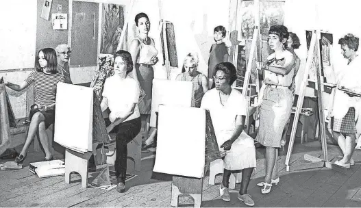  ?? DISPATCH FILE PHOTO ?? Students paint at a summer-session class at the city’s old Arts and Crafts Center in 1966 before it moved to the arsenal building in 1978. Dora Rosenfeld, pointing at right, was the center’s director. Mary Jane Alford, class instructor, stands at left.