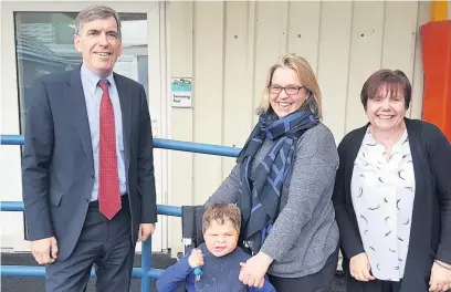  ??  ?? MP David Rutley visits Park Lane School