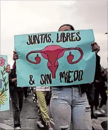  ?? EFE ?? Bogotá. Grupos de mujeres en una marcha el pasado 25 de noviembre.