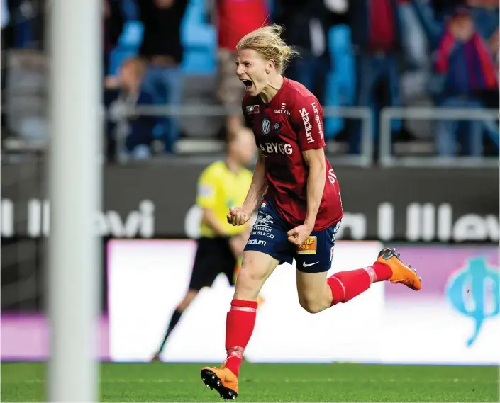  ?? Bilder: Michael Erichsen ?? Örgrytes gustav Ludwigson jublar efter 1–0-målet under derbyt mellan Örgryte och gais.