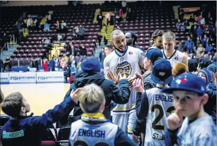  ?? ST. JOHN’S EDGE PHOTO/JEFF PARSONS ?? Grandy Glaze and the rest of the St. John’s Edge were a huge hit with the fans, routinely signing autographs and exchanging high fives after every home game.