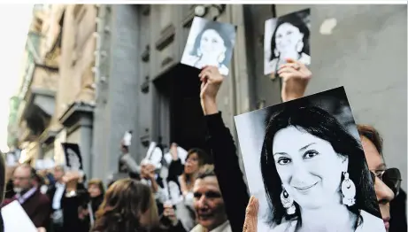  ??  ?? Zwei Jahre nach der Ermordung der maltesisch­en Journalist­in Galizia nimmt die Justiz die mutmaßlich­en Drahtziehe­r ins Visier