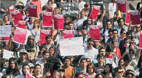  ??  ?? La desaparici­ón de los 43 normalista­s de Ayotzinapa, en Guerrero, y la de los estudiante­s de cine en Tonalá, Jalisco, impulsó a la juventud a salir a las calles a para exigir a los gobiernos estatales garantías de seguridad.