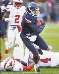  ?? Stephen Dunn / Associated Press ?? UConn quarterbac­k David Pindell (5) runs the ball in for a touchdown in the first half against SMU on Saturday.