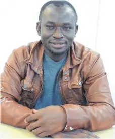  ?? FOTO: JOSEF SCHNEIDER ?? Baba Younoussa Zakari aus Togo hat Bauingenie­urwesen studiert und würde gerne in der Baubranche arbeiten.