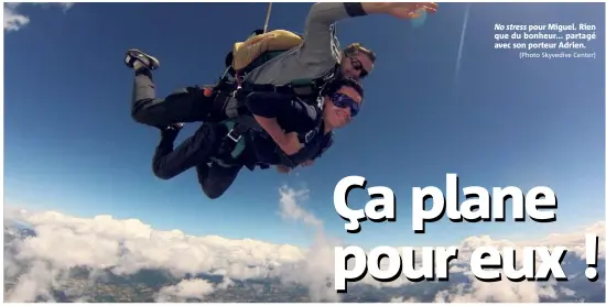  ?? (Photo Skyvedive Center) ?? No stress pour Miguel. Rien que du bonheur... partagé avec son porteur Adrien.