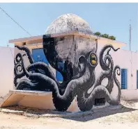  ?? FOTO: JÜRGEN GROSCHE ?? Beim Street Art-Projekt Djerbahood haben Künstler aus der ganzen Welt die Häuserwänd­e verziert.