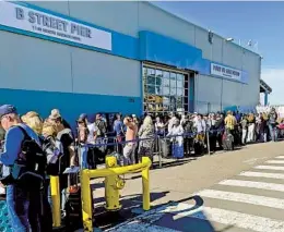  ?? LORI WEISBERG U-T ?? Backups in the boarding process led to long lines outside for passengers checking in for their cruises at B Street Terminal in early January.