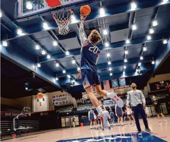  ?? Carlos Avila Gonzalez/The Chronicle ?? Aidan Mahaney made the short jump to Moraga after starring at Campolindo High in Lafayette. “I get why some people might think I was always coming here,” he said. “But the truth is ... it checks all my boxes.”