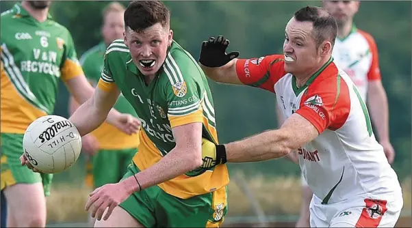  ?? Photo: Colin Bell/pressphoto­s.ie ?? Westerns’ Ryan Duffy breaks away from Dowdallshi­ll’s Gerry McShane during their Junior Championsh­ip clash on Saturday night.